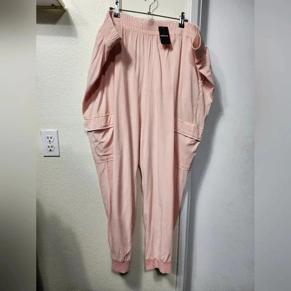 TORRID Relaxed Fit Jogger Stretch Challis Mid-Rise Cargo Pocket Pant Size 5X - Picture 3 of 8